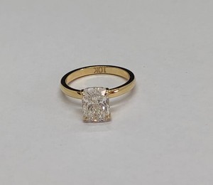 Anillo de Compromiso y Boda con Diamante Cultivado en Laboratorio de 2 Quilates, Corte Cojín Alargado, G VS 1, Certificado IGI - Product Image 2