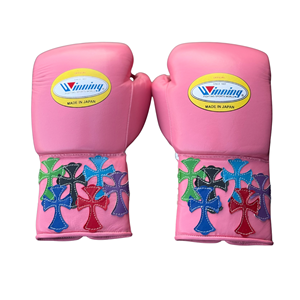 ชุดนวมชกมวย MMA แบบกำหนดเองได้ สำหรับทุกเพศ สีชมพู หนังแท้ ตกแต่งด้วยลายหัวใจหลากสี แบบผูกเชือก ปิดนิ้วมือเต็มรูปแบบ ระบายอากาศได้ดี ซับเหงื่อ - Product Image 6