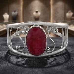 Bracelet manchette en argent sterling 925 avec quartz rubis, pierre précieuse rouge naturelle, jonc ouvert fait main, bijou statement pour femme, usage quotidien - Product Image 3