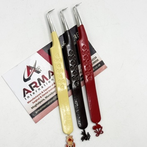 แหนบต่อขนตาปลายแหลม ทนทาน ออกแบบด้วยเครื่อง CNC ความแม่นยำสูง พร้อมด้ามจับลายหัวใจ 90 องศา ผลิตจากสแตนเลสอย่างยั่งยืน - Product Image 3