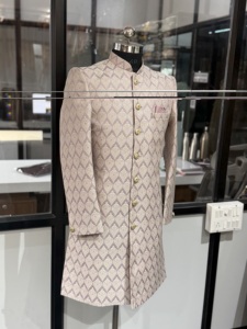 Manteau de mariage indien traditionnel pour homme Dev Darshan Fashion, longueur genou, avec boutons dorés, protection solaire, évacuation de l'humidité - Product Image 5