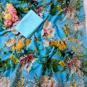 Sari de georgette fresco y puro con estampado floral, adornado con zari y lentejuelas en toda la superficie y borde con blusa a juego de Royal Export. - Product Image 6
