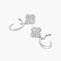 Pendientes de Oro Blanco con Trébol Floral y Diamantes Cultivados en Laboratorio