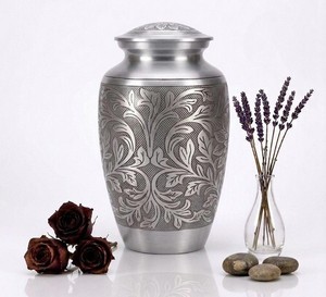 Urne funéraire artisanale en acier inoxydable motif feuille, capacité 3-4L, style classique, faite à la main pour les occasions de commémoration - Product Image 1