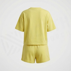 Ensemble 2 pièces tricoté jaune uni pour femme : T-shirt à manches courtes et short au-dessus du genou, col rond, coupe décontractée, printemps-été - Product Image 2
