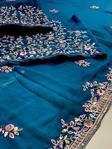 Sari Azul Marino Premium con Bordado Floral, Blusa de Diseñador y Borlas, Sari de Lujo para Bodas y Fiestas para Mujer - Product Image 6