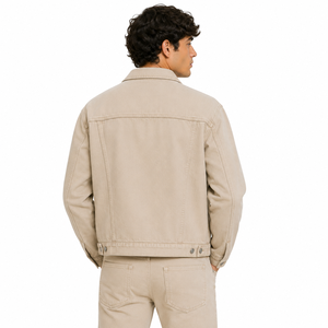 Chaqueta vaquera versátil para hombre que ofrece un estilo clásico, tela resistente y un uso cómodo, lo que la convierte en ideal para salidas informales. - Product Image 3