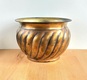 Indian Crafted from high-quality metal Minimalist Brass Metal Planter <strong>Pot</strong> Decorative Flower <strong>Pot</strong> for Indoor Outdoor Plants <strong>Balcon</strong> - Product Image 4