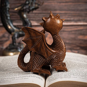 Escultura de Dragón Chino Tradicional en Madera, Estatua Decorativa de Dragón en Madera para Exhibición en Oficina por AYAANS CREATIONS - Product Image 2