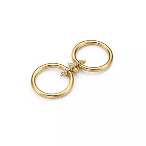 Anillo de doble flecha dorado con diamantes redondos cultivados en laboratorio - Product Image 1