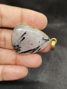 Colgante Fantástico de Cuarzo Rutilado Negro con Latón, Piedra Preciosa Poderosa, Regalo Elegante para Mujer, Uso Diario, Energía y Enfoque, Pieza Inspiradora - Product Image 2