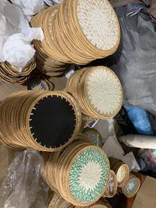 Bandeja de servir tejida a mano con incrustaciones de ratán y concha de capiz, bandeja de café redonda decorativa con flor azul, bandeja para joyas y adornos. - Product Image 5