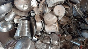 Déchets d'ustensiles en acier mixte comprenant des couverts de cuisine et des pièces métalliques ménagères, emballés pour les commandes directes de gros pour acheteurs étrangers - Product Image 3