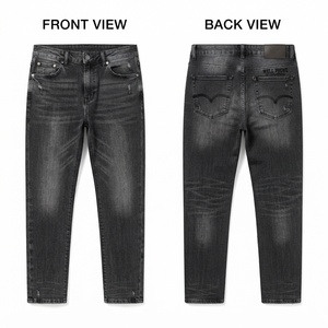Jean en denim de coton premium pour homme, 400 GSM, bleu délavé, coupe droite, cinq poches, avec patch logo brodé - Product Image 5