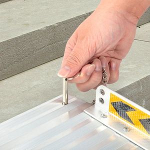 Rampa de Carga Plegable de Aluminio de 6 Pies para Sillas de Ruedas y Scooters, Portátil y Multiusos - Product Image 2