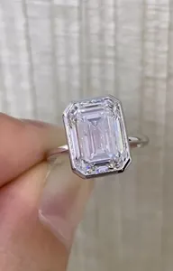 แหวนเพชรทรงเหลี่ยมมรกต 4 กะรัต ฝังแบบ Bezel Set เพชรเพาะเลี้ยงสำหรับผู้หญิง ของขวัญวันครบรอบแต่งงาน แหวนสัญญา ราคาดีที่สุด - Product Image 5
