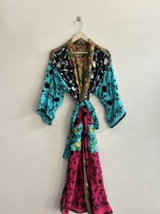 Lote al por mayor de kimonos indios bordados a mano estilo boho Phulkari, chaquetas de lujo para estar en casa. - Product Image 1