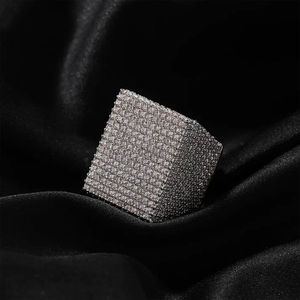 Luxury White <b>Gold</b> Diamond <b>Ring</b> With Round Brilliant Cut Stones For Everyday Wear Unisex Style - Product Image 2