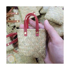 Porte-clés artisanal en herbe écologique, article cadeau, matériau en herbe de jonc naturelle, pour souvenir et accessoire de sac, Vietnam - Product Image 5