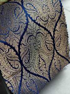 Tissu Jacquard Brodé Floral Bleu Texturé pour Robes, Rideaux et Décoration - Product Image 1
