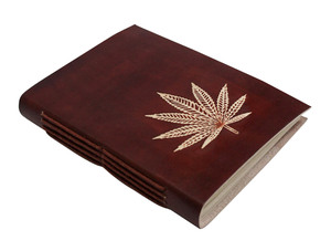 Cadeaux populaires : Journal de bureau pour étudiants en cuir véritable fait main, avec couverture avant gaufrée motif feuille de chanvre et papier, en cuir de chèvre TC - Product Image 2