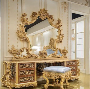 Console de toilette en bois sculpté doré de luxe avec tiroirs en marqueterie florale, disponible à prix de gros. - Product Image 1
