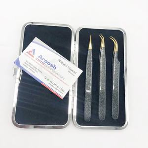 Pinzas para pestañas con purpurina curva en J de 45 grados de acero inoxidable con logotipo personalizado al por mayor fibra de aislamiento dorada puntiaguda personalizada - Product Image 1