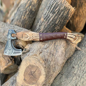 Hacha Vikinga de Acero al Carbono de Grado Industrial con Cabeza Grabada y Mango de Madera Natural, Herramienta Nórdica Tradicional para Uso en Exteriores - Product Image 3