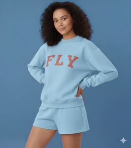 Conjunto Deportivo Minimalista para Mujer con Cuello Alto, Mangas Largas y Pantalones Cortos a la Rodilla - Product Image 1