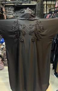 Vente en gros de robes Abaya de luxe en polyester brodé de qualité supérieure pour femmes musulmanes, style arabe - Product Image 4