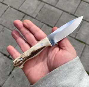 Cuchillo de Caza Profesional de Acero con Alto Contenido de Carbono, Mango de Cuerno de Ciervo, Producto Personalizable OEM de Alta Calidad, Palace LLC OEM - Product Image 6