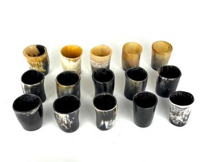 Vaso de Chupito de Cuerno de Búfalo Natural Hecho a Mano con Ágata, Vaso de Cerveza Estilo OX/Búfalo - Product Image 1