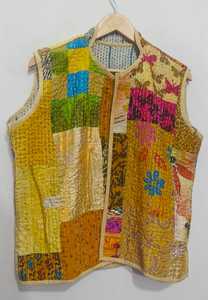 Chaleco corto sin mangas hecho a mano en India, de algodón multicolor, estilo Kantha, con parches, para mujer, nuevo y superventas. - Product Image 2