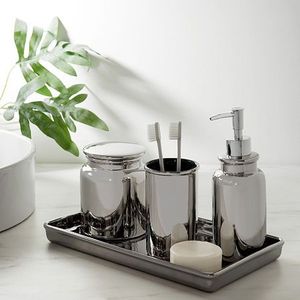 Elegante Juego de Accesorios de Baño de Metal Diseñado para Complementar Baños Contemporáneos con Acabados Pulidos y Accesorios Prácticos - Product Image 3