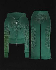 Survêtement en velours brodé sur mesure |   Ensemble de vêtements pour femmes, sweat à capuche en velours de luxe avec fermeture éclair et pantalon évasé |   Fabricant de vêtements streetwear en deux pièces OEM - Product Image 3