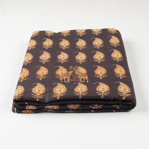 Tissu traditionnel écologique imprimé au bloc floral Bagru, teinture naturelle, 100% coton, vêtements durables faits à la main pour filles - Product Image 5