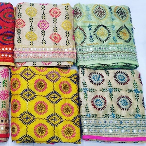 ผ้าคลุมไหล่ปักลายสีแดงแบบคูชี ขายดี ผ้าคลุมไหล่สไตล์อินเดียสำหรับผู้หญิง ผ้าคลุมไหล่ดีไซน์เนอร์ลายปักสีสันสดใสสำหรับสุภาพสตรี - Product Image 2