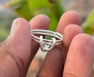 Boucle faite à la main bague en argent minimaliste artistique fil bande 925 en argent Sterling déclaration unisexe bijoux pour hommes et femmes cadeau - Product Image 6