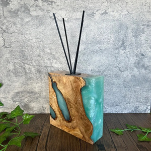 Soporte de palo de incienso de madera y epoxi personalizable Diseño geométrico único para salas de meditación y estudios de Yoga de FWE - Product Image 1