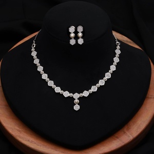 Conjunto de Collar Gargantilla Vintage de Latón Chapado en Oro con Rubíes Rosados, Joyería Nupcial para Damas de Honor y Bodas - Product Image 2