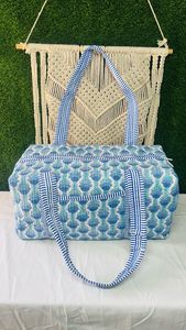 Sac de voyage matelassé grand format de qualité supérieure, spacieux, léger, en coton doux, sac fourre-tout pour femme, pour les vacances, les affaires et le quotidien - Product Image 4