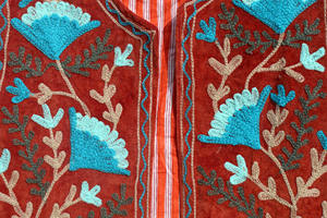 Chaleco sin mangas hecho a mano en India para mujer, chaleco de terciopelo Suzani bordado a mano con aspecto vintage, chaquetas cortas. - Product Image 4