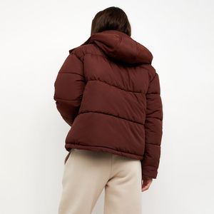 Chaqueta corta acolchada de talla grande para mujer, para uso en exteriores en invierno, cálida y elegante, proveedor mayorista de chaquetas acolchadas para mujer - Product Image 2