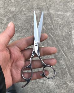 Ciseaux de coupe de cheveux de barbier de beauté professionnelle en acier inoxydable de qualité A + Logo personnalisé d'origine pakistanaise - Product Image 6