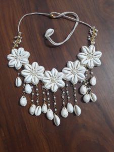 สร้อยคอปักลายคอเสื้อพร้อมจี้และสร้อยคอสีสันสดใส - Product Image 4