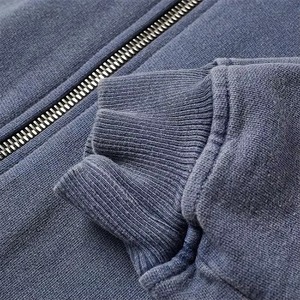 Vente en gros de sweats à capuche zippés pour hommes, personnalisés, coupe courte et carrée, qualité supérieure, effet vieilli, avec broderie et patchs appliqués, délavage acide, collection automne, 100% coton - Product Image 4