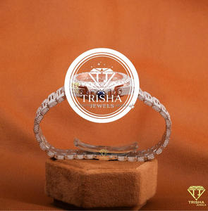 Reloj de pulsera premium para mujer con calendario y diseño de brazalete de lujo - Product Image 4