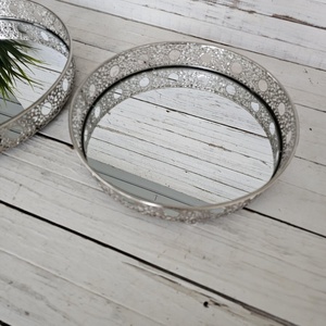 Bandeja Redonda Metálica de Almacenamiento con Acabado Espejado, Diseño Clásico para Uso en Mesa - Product Image 2