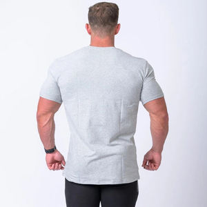 T-shirt pour homme à manches courtes gris clair, col rond, coupe ajustée, couleur unie, tissu jersey tricoté décontracté, respirant - Product Image 2