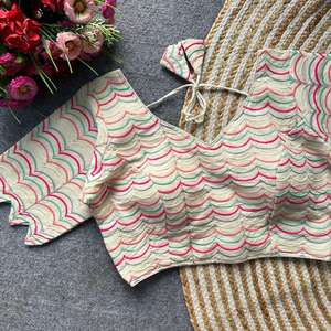 Blouse prête-à-porter en coton Khadi, entièrement brodée par des artisans, entièrement cousue. - Product Image 2